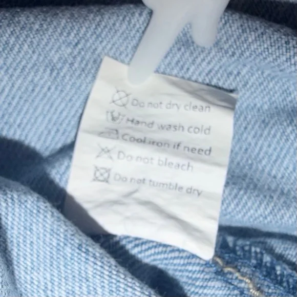 NWOT Pearl Rhinestone Denim Shirt Jacket XL Light Wash Raw Hem Western Shacket - Picture 4 of 10